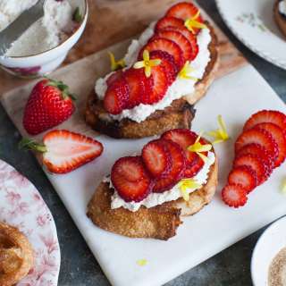 Cinnamon Toast with Ricotta and Strawberries