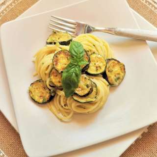 Spaghetti alla Nerano (pasta with fried zucchini)