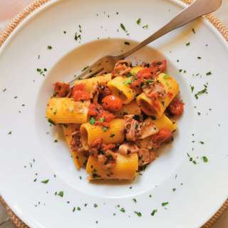 Pasta with Calamari and Tomatoes