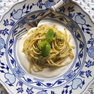 Mint Pesto with Pasta and Ricotta Cream