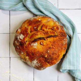 Dutch Oven Sourdough Bread (No Knead)