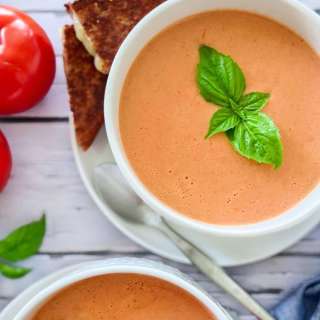 Vegan Tomato Bisque [with fresh tomatoes!]