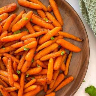 Maple Garlic Air Fryer Baby Carrots