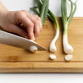 How to Cut Green Onions (Scallions)