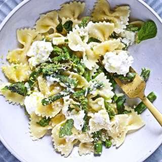 Easy Lemon Ricotta Pasta with Asparagus