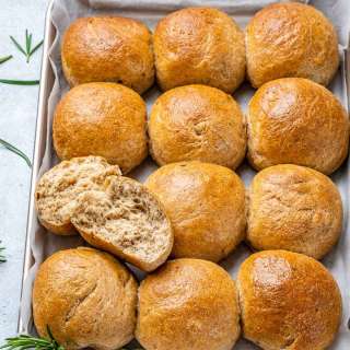 Easy Homemade Dinner Rolls