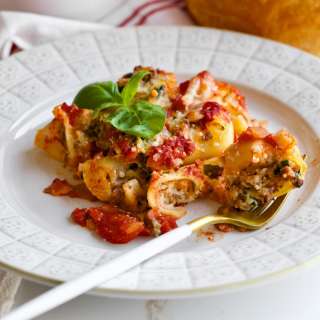 Stuffed Lumaconi Pasta Recipe with Ricotta and Sausage