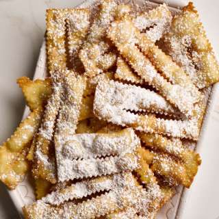 Chiacchiere di Carnevale Recipe (Italian Fried Pastries)