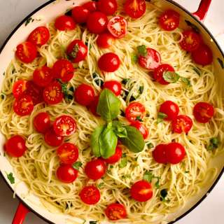 Angel Hair Pasta Recipe with Garlic and Herbs (Easy)
