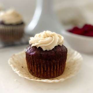 Healthier Vegan Red Velvet Cupcakes [No Food Dye]