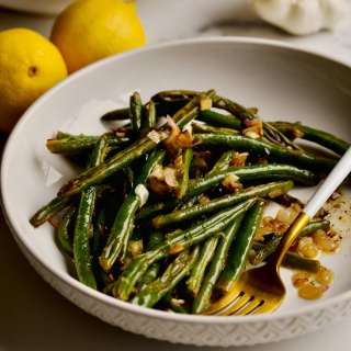 Roasted Green Beans with Garlic and Lemon