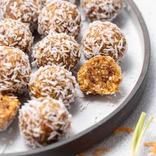 Carrot Cake Energy Bites