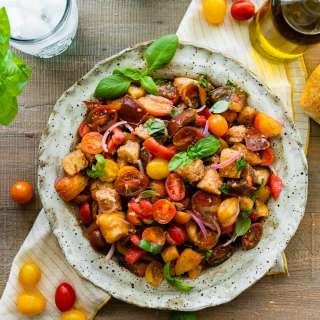 Best Summer Panzanella Salad Recipe (Bread & Tomato)