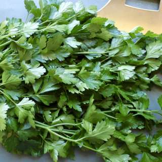 How to Freeze Fresh Parsley (Quick and Easy Tips)