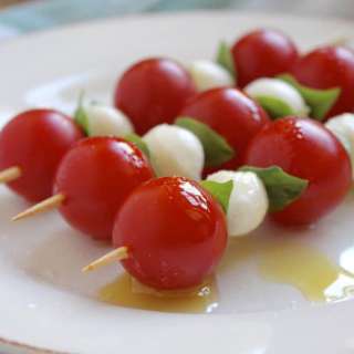 Mini Caprese Skewers (Tomato, Basil and Mozzarella Appetizers) HOLD the Vinegar!