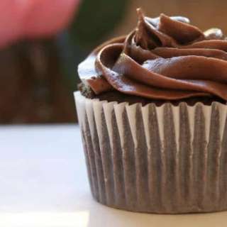 Buttermilk Chocolate Cupcakes with Mocha Buttercream Icing (Tutorial)