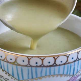 Celery Soup (Easy Recipe With or Without Cream)