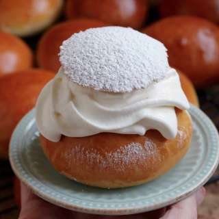 Semlor: Traditional Swedish Fat Tuesday Buns (semla recipe)
