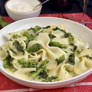 Rapini Pasta ( 4 Ingredient Recipe, Ready in Minutes)