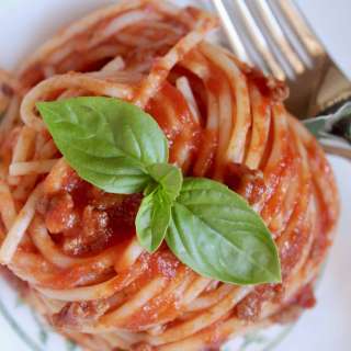 Spaghetti Sauce (Easy Italian Style with 6 Ingredients)