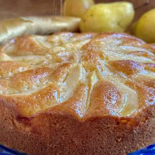 Honey Pear Cake (Easy and Delicious)