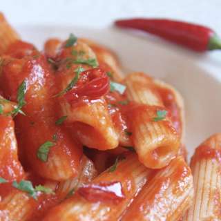 Penne Arrabbiata (Authentic Italian Spicy Pasta Recipe)