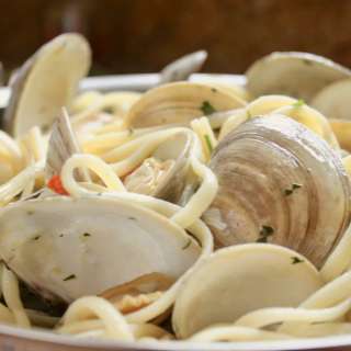 Linguine and Clams (Spaghetti alle Vongole)