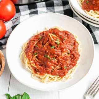 Slow Cooker Spaghetti Sauce with Garlic Knots