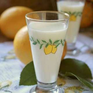 24 Hour Creamy Limoncello Recipe (Crema di Limoncello) - Best Homemade Limoncello