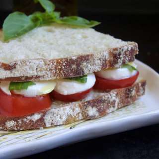 Simple Caprese Sandwich