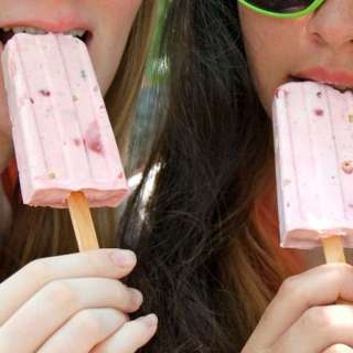 Strawberry Popsicles (Strawberry Ice Lollies)