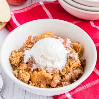 Slow Cooker Apple Cake