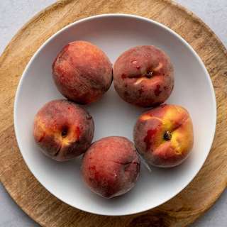 How To Cut Peaches