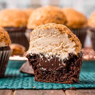 Chocolate Cupcakes {Butterfinger Frosting}