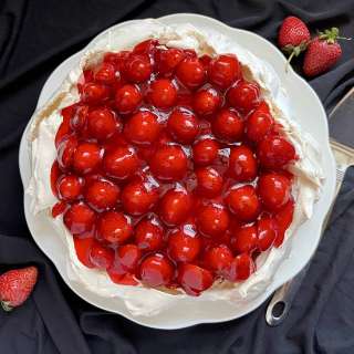 Strawberry Dessert (Easy, Delicious, and Only 5 Ingredients!))