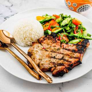 Vietnamese Grilled Lemongrass Pork Chops (Thit Heo Nuong Xa)