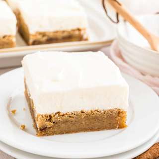 Cinnamon Roll Blondies Recipe