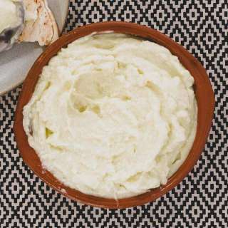 Toum (Lebanese Garlic Sauce)