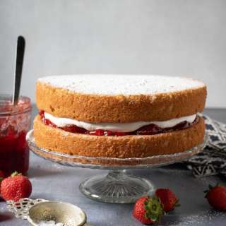Vegan Victoria Sponge Cake