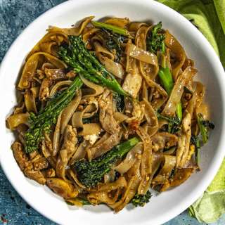 Pad See Ew Recipe (Stir Fried Thai Noodles)