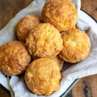 Apple Cheddar Cheese Muffins
