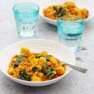 Spinach, Cauliflower, Quinoa and Chickpea Curry (Vegan)