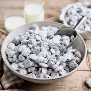 Puppy Chow {Muddy Buddies}