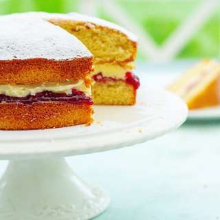 Easy Peasy Victoria Sandwich Cake