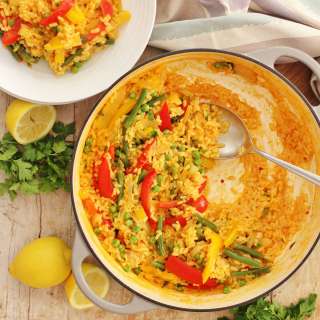 Easy One Pot Vegetable Paella (Vegan)