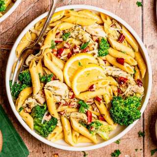Pesto Cream Pasta with Chicken and Broccoli