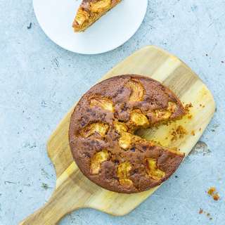 Apple and Cinnamon Cake