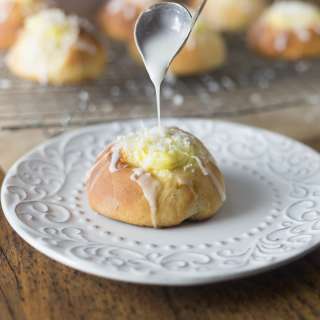 Vanilla Custard Filled Buns Recipe: Skolleboller