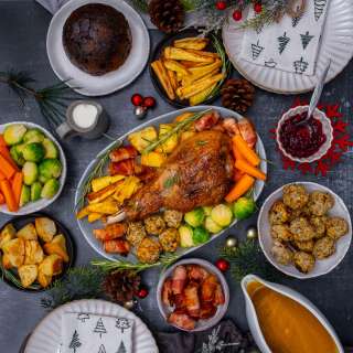 Easy Budget Christmas Dinner (Just £3.73 per head!) + Time Plan
