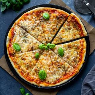 Easy Cheese and Tomato Pizza (Margherita Pizza)